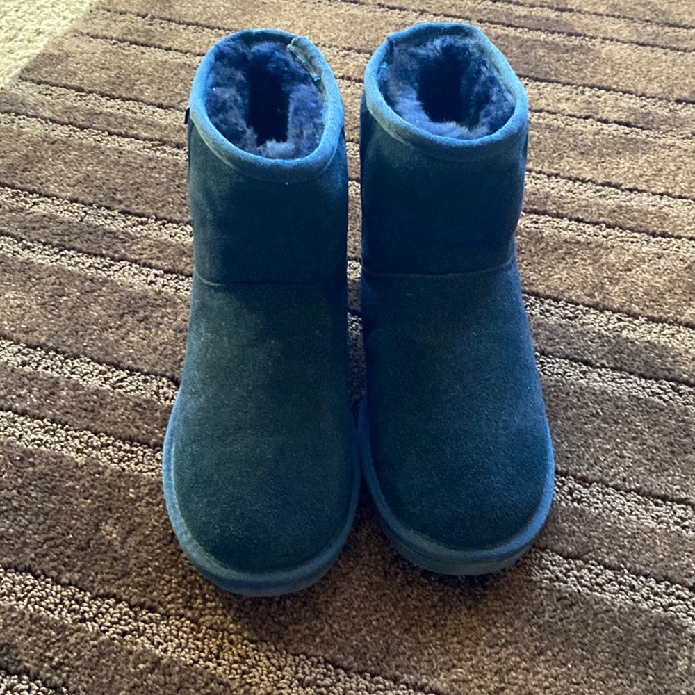 EUC MINNETONKA BOOTS